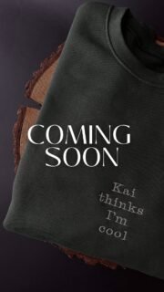 Sve je rečeno - ako nitko drugi, bar naši psi misle da smo kul, a ovaj novi tekst za personalizaciju uskoro stiže i na webshop 😎🥰

Da, moći ćete staviti i više imena! 🐾

I da, tekst će biti dostupan i na hrvatskom i na engleskom:
• “… thinks I’m cool”
• “… misli da sam kul”

Can’t waaaiiiit na sve nove majice i imena ☺️
.
.
.
.
.
#barkandrun #handmadeincroatia #croatiandesign #dogsofcroatia  #hrvatskiproizvod #hrvatskidizajn #proizvedenouhrvatskoj #croatianproduct #dogmom #dogparents #dogbandana #smallbusiness #bandanasfordogs #petbandana #handmadefordogs #dog #thegreatoutdogs #dogsthatexplore #doglife #doglove #dogsonadventures #journalhr #reels #reelsinstagram