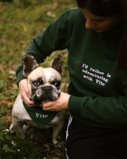 JOŠ SMO TU! ☺️
Iako dugo nismo objavljivali, narudžbe i dalje vrijedno izrađujemo i Kai i dalje vrijedno testira poslastice koje vam se nađu u paketu ☺️. Bilo je malo izazovno hendlati sve privatne i poslovne obaveze, ali sad kad je sve koliko-toliko posloženo možemo nastaviti spamati vas ovdje 😌❤️.

S veseljem možemo reći da će zalihe na webu sutra biti obnovljene, a kroz par dana stižu i novi proizvodi 🥳

A s obzirom da se krenuli upiti i narudžbe za Božić, uskoro objavljujemo i datum do kada ćemo primati Božićne narudžbe 🎄 

#barkandrun #handmade #rucnirad #domaciproizvodi #rucnoradjeno #mojpas #zivotinje #handmadeincroatia