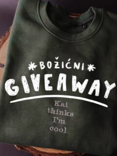 CHRISTMAS TIMEEE 🥳❄️ S obzirom da kod nas nije bilo black friday-ja (ipak smo mali brend 🥹) odlučili smo vas počastiti jednim giveaway-jem da se zahvalimo za svu podršku kroz ovu godinu kad smo bili malo manje aktivni! 🥰

Dijelimo dvije nagrade - majicu s tekstom po izboru, a tu spada i majica s novim natpisom (prva fotka) koji uskoro dolazi na web! A druga nagrada je bandana po izboru ☺️

Sve što trebate napraviti jeee:
1. pratiti nas ako nas već ne pratite 🫶🏼
2. označiti u komentare jednu osobu kojoj bi poklonili bandanu i jednu kojoj bi poklonili majicu 🥰
3. repostati post (ne objaviti na story već kliknuti one dvije strelice ispod što idu u krug ☺️)
4. držati fige na rukama i nogama 🤞🏼
5. nije nužno, ali ako nas želite dodatno podržati možete podijeliti post i na story 🥹

Igrati možete do ovog petka u 00.00, a pobjednike objavljujemo u subotu, 13.12.! 

Sretno svimaaaa! 🥳☺️
.
.
.
.
#giveaway #darivanje #poklon #bozic #bozicnipoklon #proizvedenouhrvatskoj #rucnirad #rucnoradjeno #madeincroatia #handmadeincroatia #croatiandesign #dogsofcroatia #kucniljubimci #hrvatskiproizvod #hrvatskidizajn #dogbandana #personalizirano